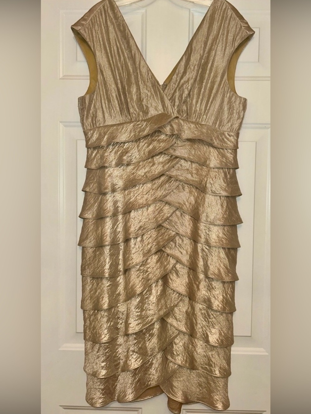 London Times Metallic Tiered
Ruffle Cocktail Dress 14 Gold Formal Wedding